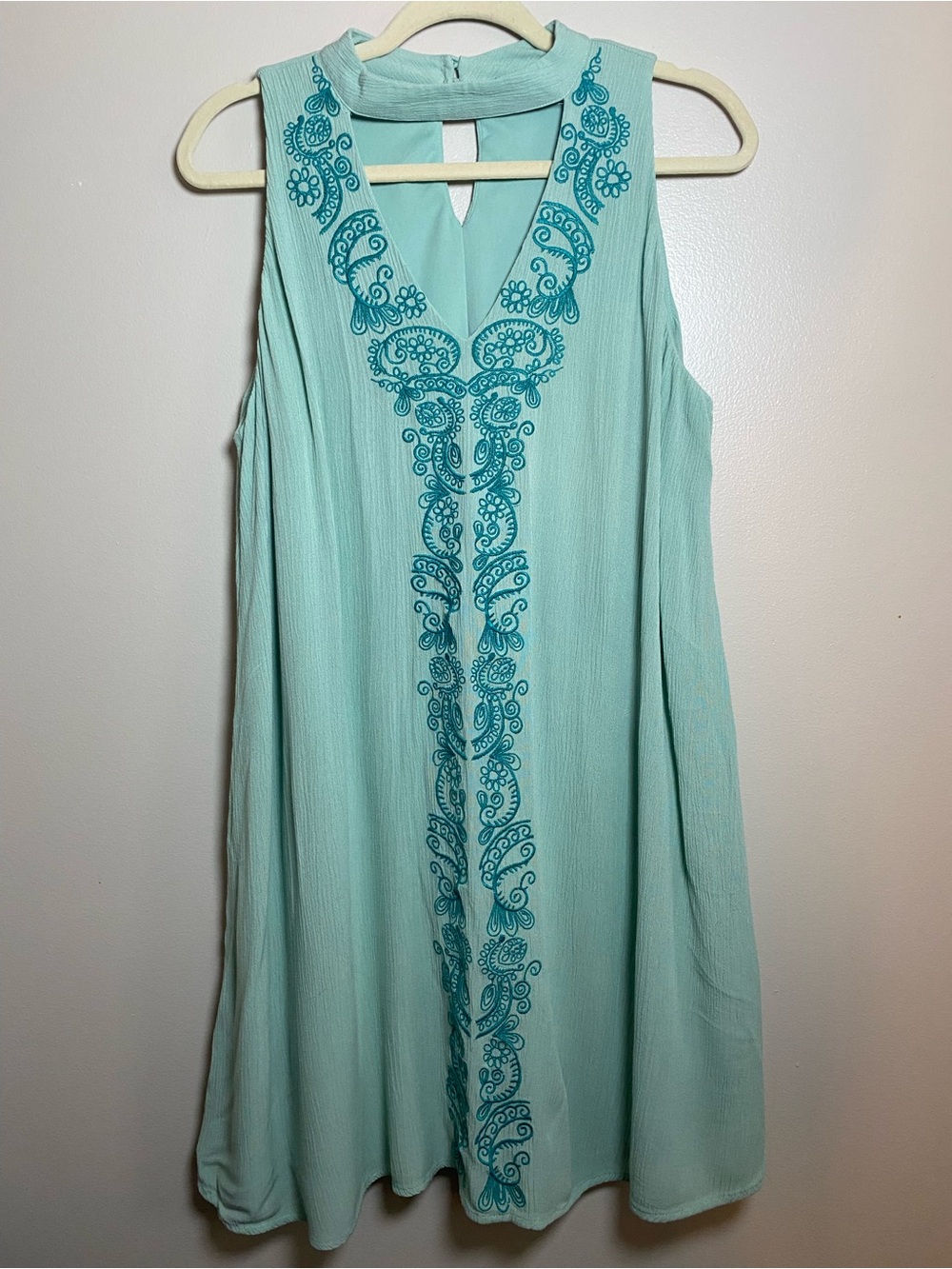 Luxology Mint Green Sleeveless Midi Dress with Teal Embroidery